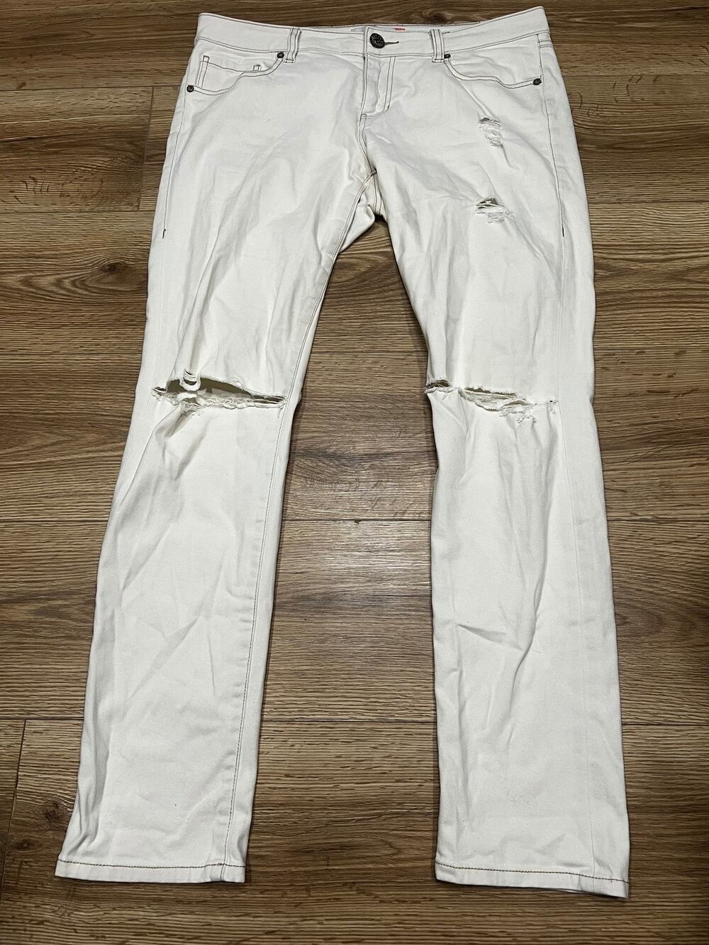 Cabi Womens Jeans Size 8 White Slim Boyfriend Distressed Ripped Knees (A00)